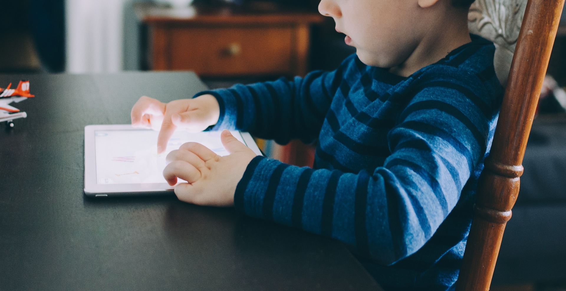 Child uses tablet, Baseline tests - National Foundation for Educational Research